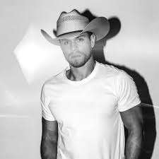 How tall is Dustin Lynch?